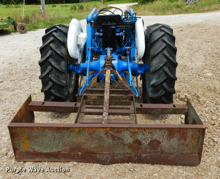 image for item II9630 Ford 800  tractor