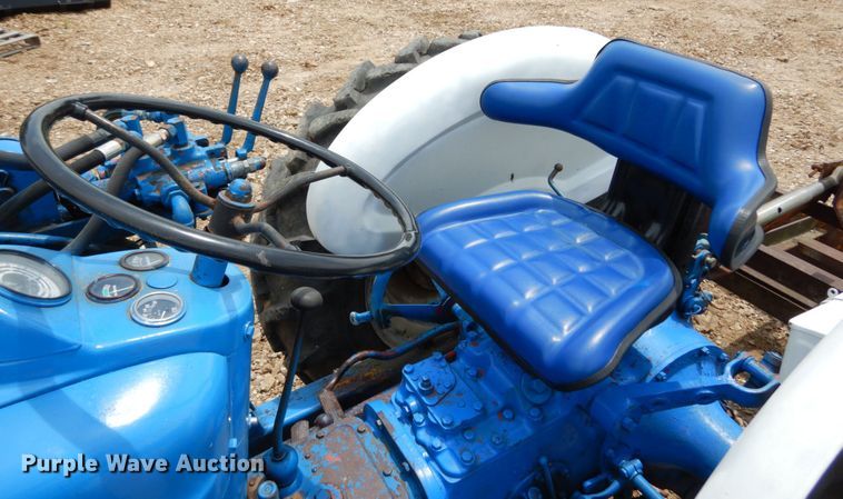 image for item II9630 Ford 800  tractor