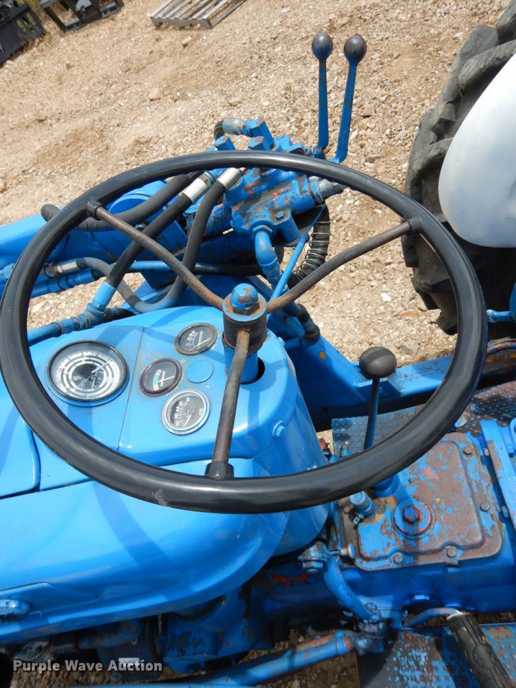image for item II9630 Ford 800  tractor
