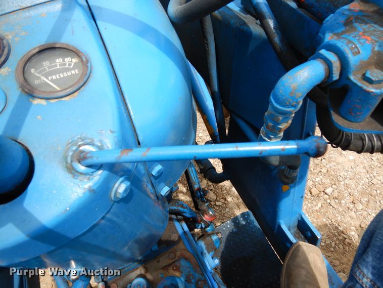 image for item II9630 Ford 800  tractor