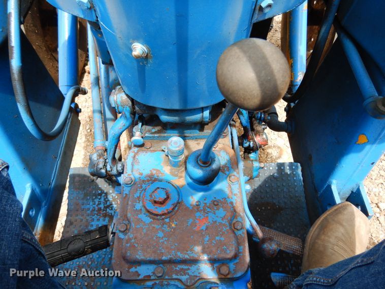 image for item II9630 Ford 800  tractor