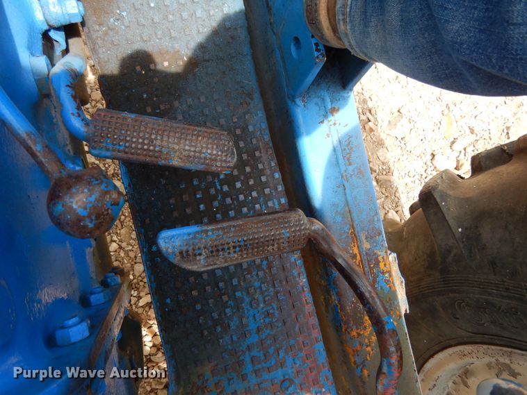 image for item II9630 Ford 800  tractor