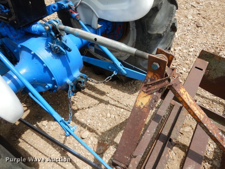 image for item II9630 Ford 800  tractor