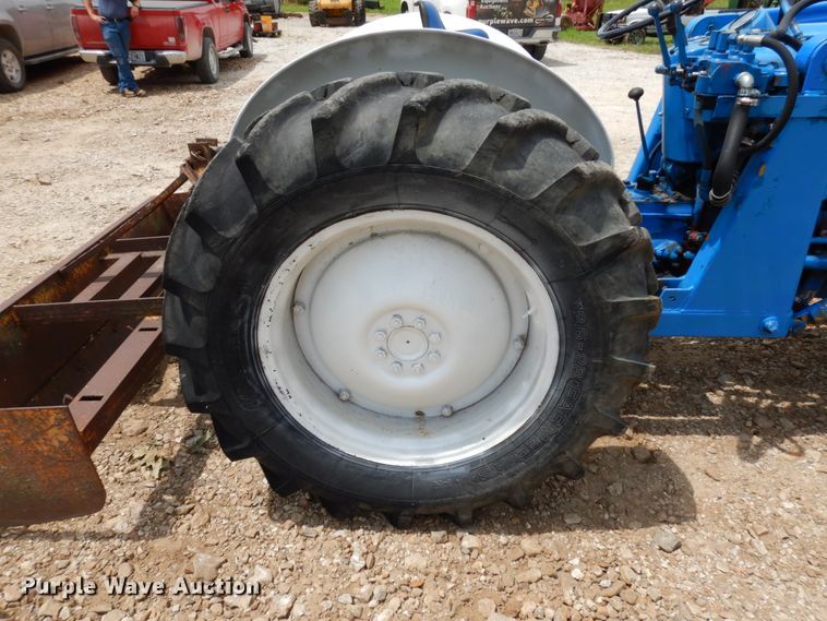 image for item II9630 Ford 800  tractor