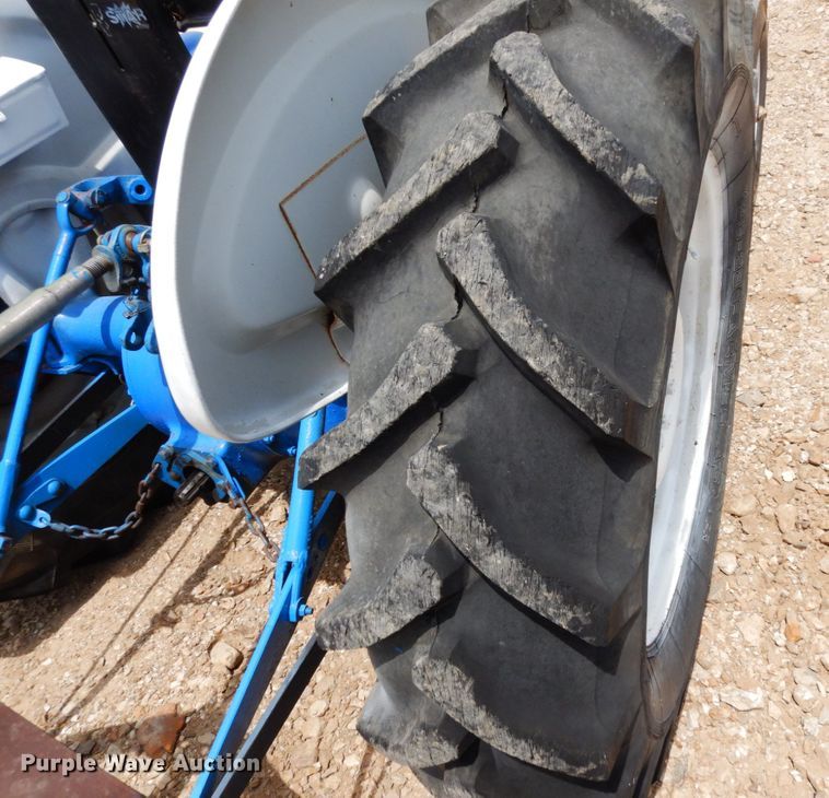 image for item II9630 Ford 800  tractor