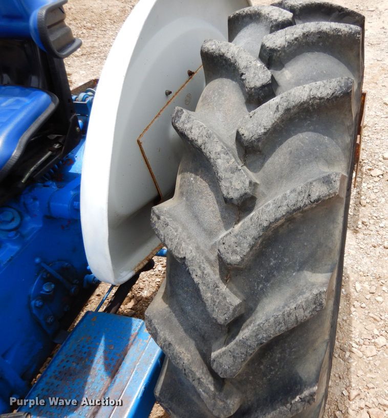image for item II9630 Ford 800  tractor
