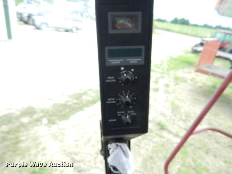 image for item II9640 1998 Case IH 2388  RWA combine