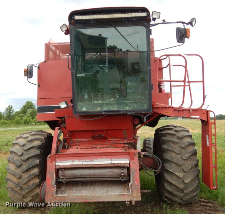 image for item II9641 1993 Case IH 1688  RWA combine