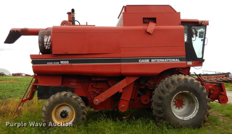 image for item II9641 1993 Case IH 1688  RWA combine