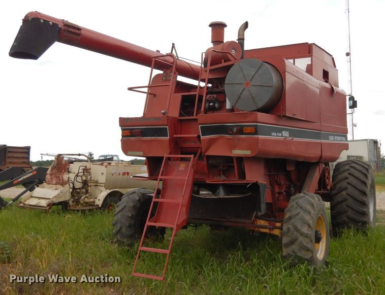 image for item II9641 1993 Case IH 1688  RWA combine