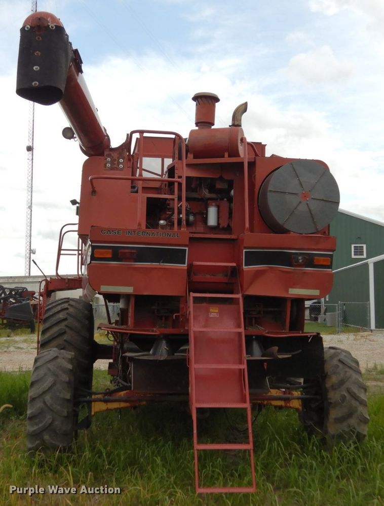 image for item II9641 1993 Case IH 1688  RWA combine