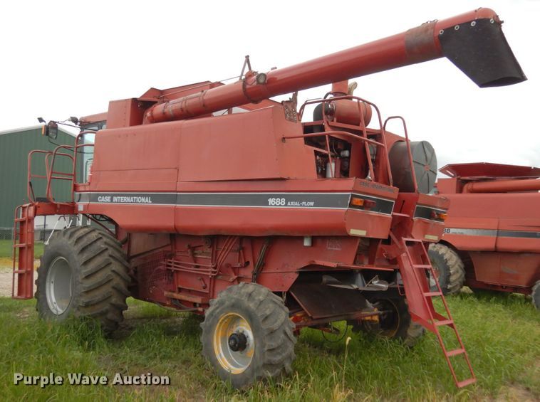 image for item II9641 1993 Case IH 1688  RWA combine
