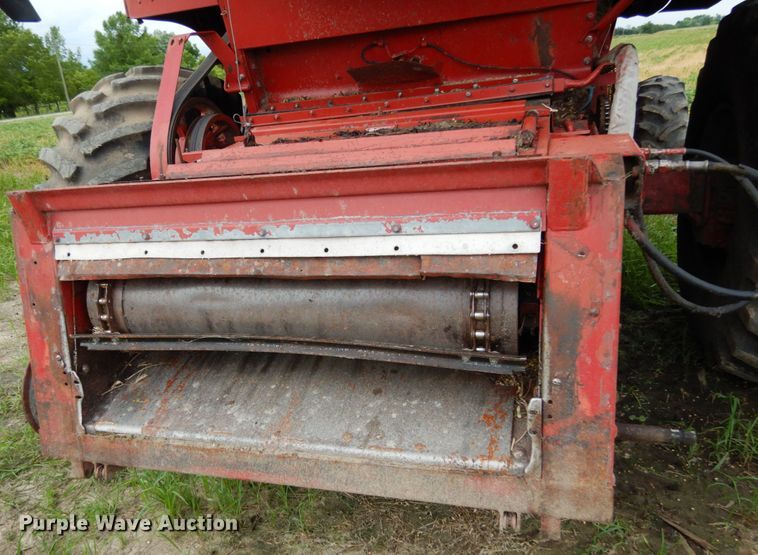 image for item II9641 1993 Case IH 1688  RWA combine
