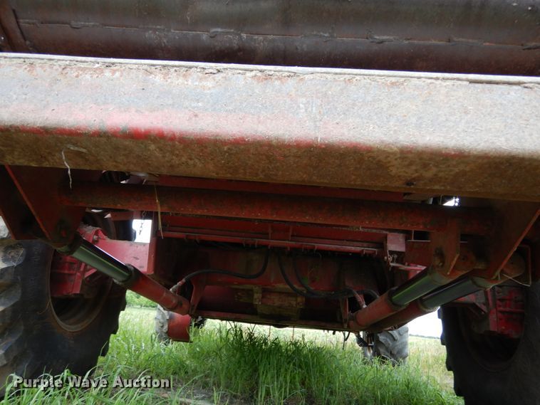 image for item II9641 1993 Case IH 1688  RWA combine