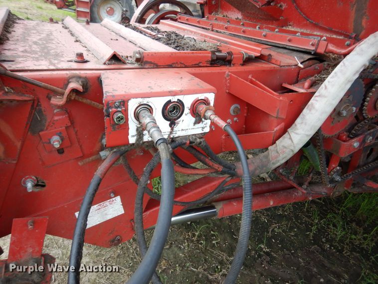 image for item II9641 1993 Case IH 1688  RWA combine