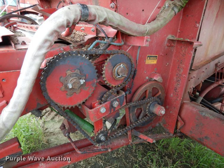 image for item II9641 1993 Case IH 1688  RWA combine