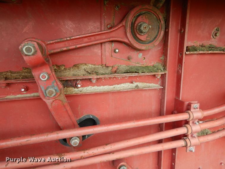 image for item II9641 1993 Case IH 1688  RWA combine