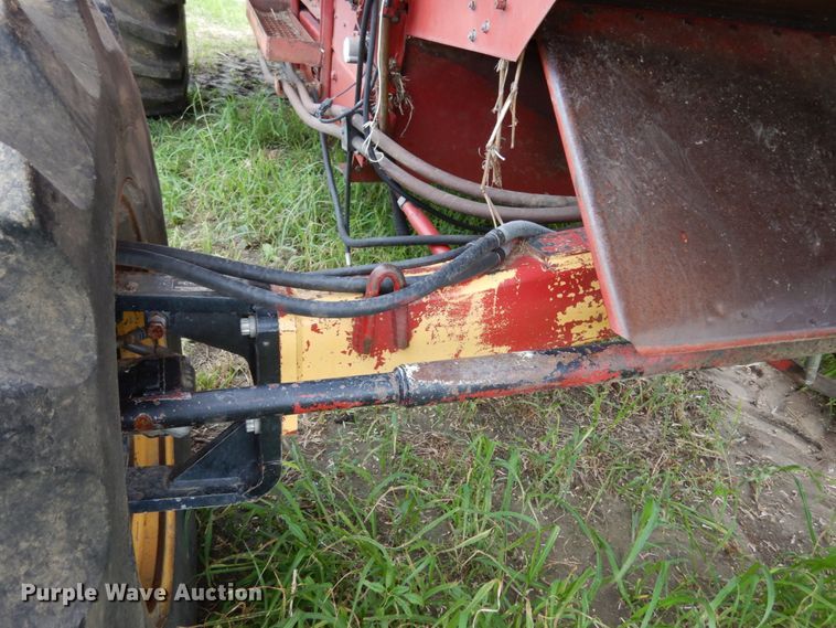 image for item II9641 1993 Case IH 1688  RWA combine