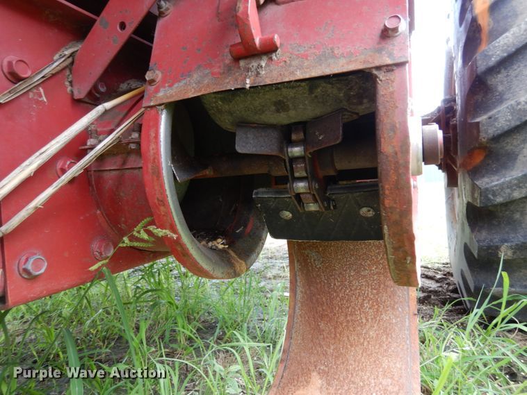 image for item II9641 1993 Case IH 1688  RWA combine