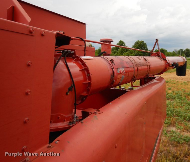 image for item II9641 1993 Case IH 1688  RWA combine