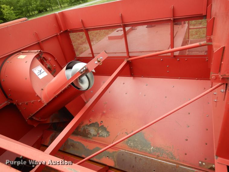 image for item II9641 1993 Case IH 1688  RWA combine