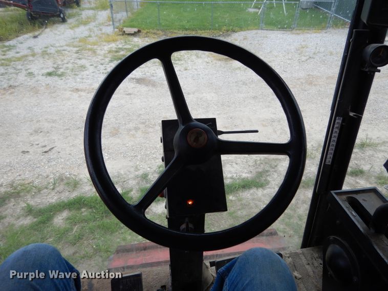 image for item II9641 1993 Case IH 1688  RWA combine