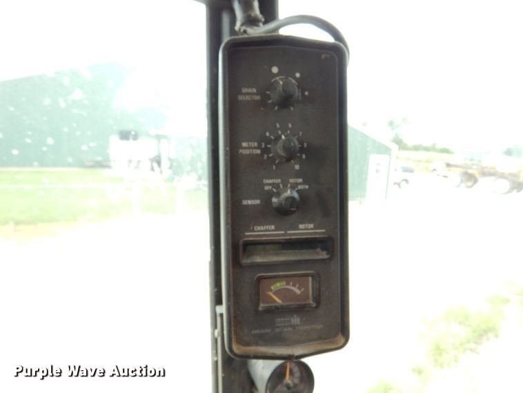 image for item II9641 1993 Case IH 1688  RWA combine