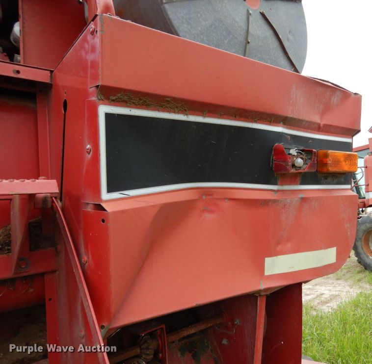 image for item II9641 1993 Case IH 1688  RWA combine