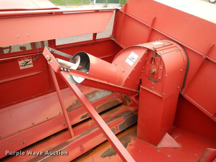 image for item II9641 1993 Case IH 1688  RWA combine