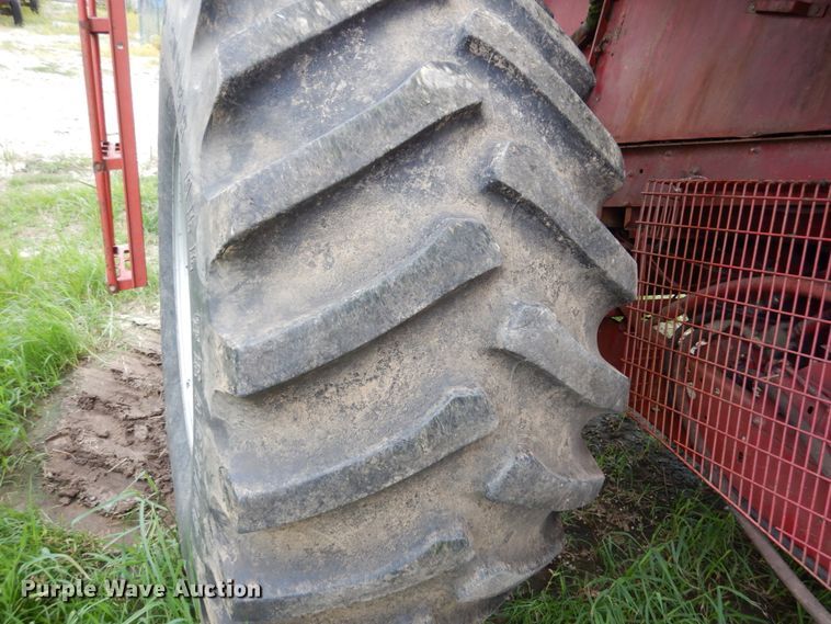 image for item II9641 1993 Case IH 1688  RWA combine