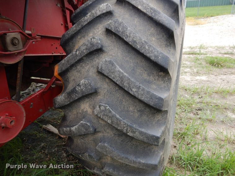 image for item II9641 1993 Case IH 1688  RWA combine