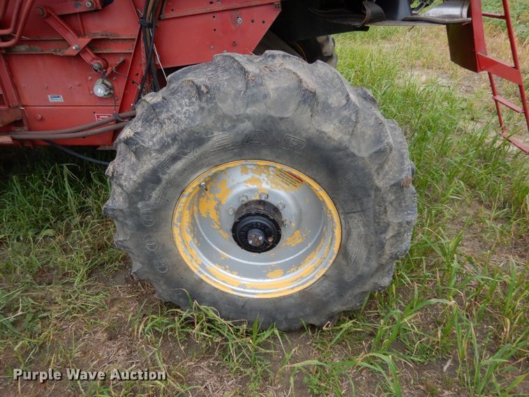 image for item II9641 1993 Case IH 1688  RWA combine