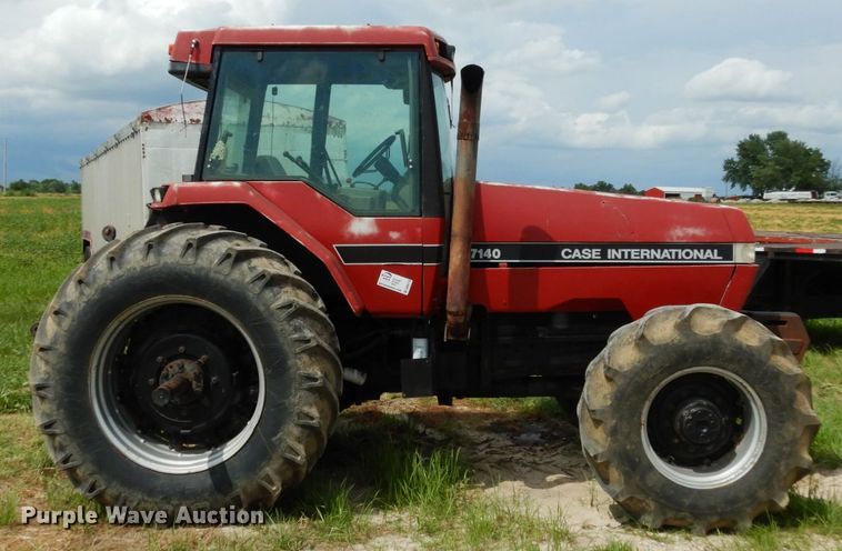 image for item II9642 Case IH 7140  MFWD tractor