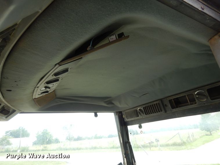 image for item II9642 Case IH 7140  MFWD tractor