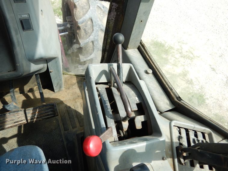 image for item II9642 Case IH 7140  MFWD tractor