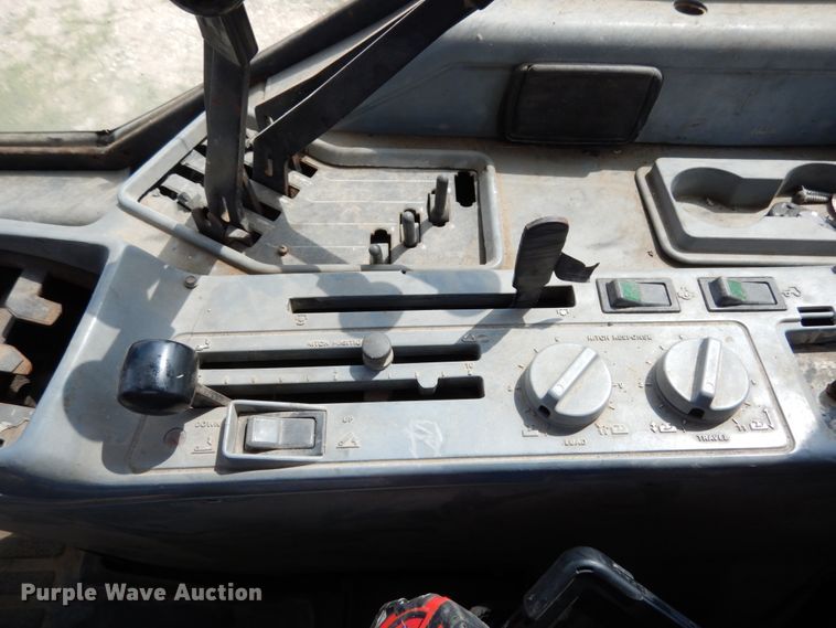 image for item II9642 Case IH 7140  MFWD tractor