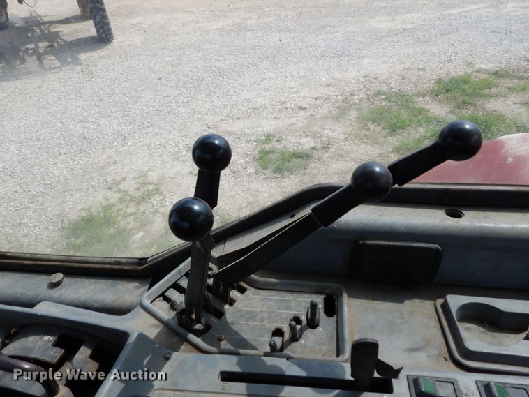 image for item II9642 Case IH 7140  MFWD tractor