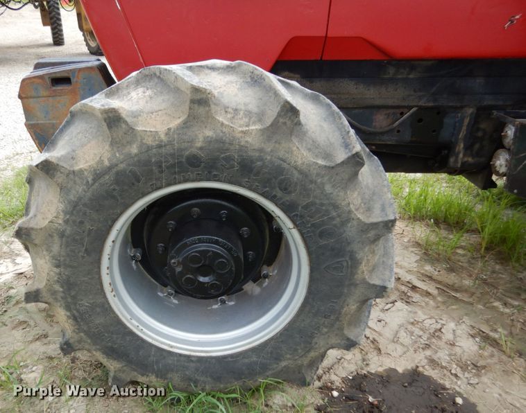 image for item II9642 Case IH 7140  MFWD tractor