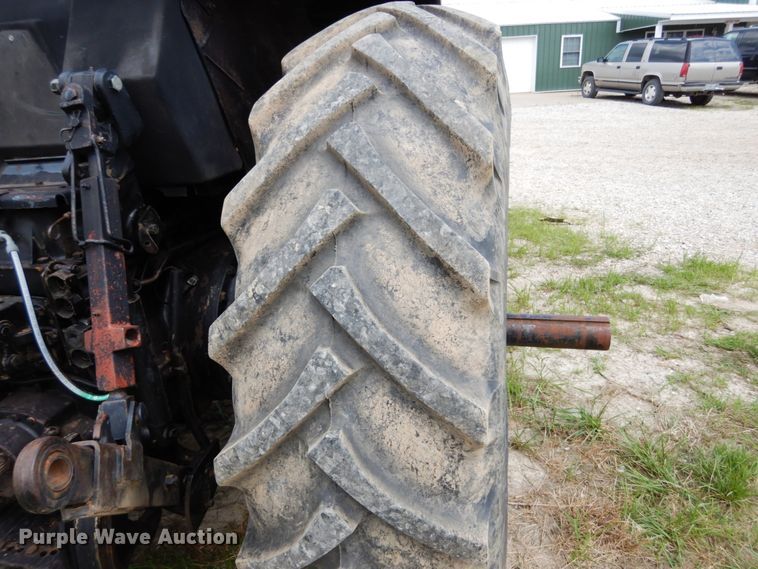 image for item II9642 Case IH 7140  MFWD tractor