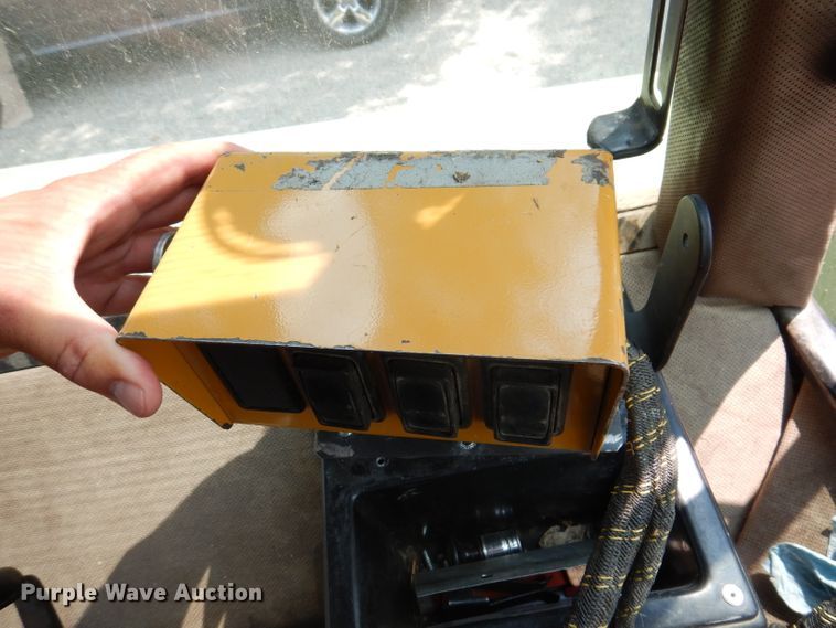 image for item IN9761 HayBuster 2564  bale processor