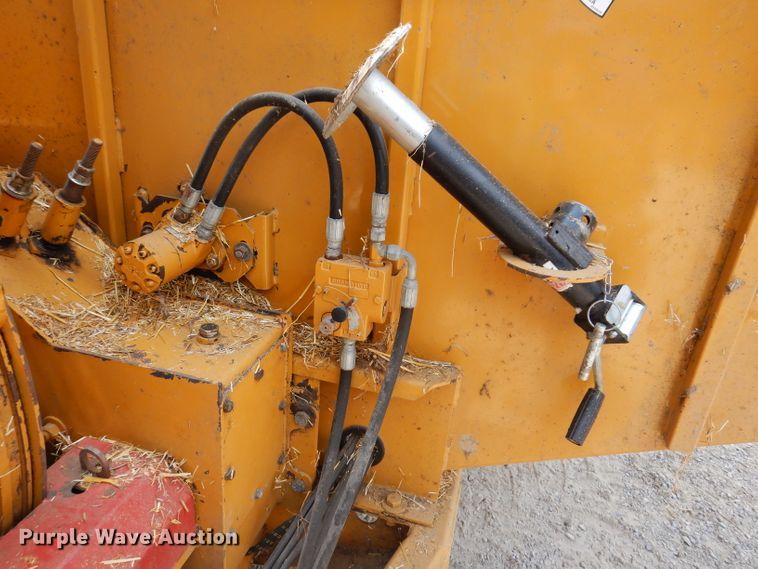 image for item IN9761 HayBuster 2564  bale processor