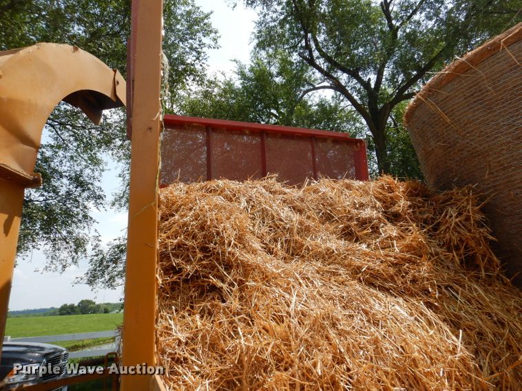 image for item IN9761 HayBuster 2564  bale processor