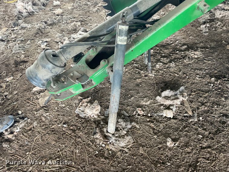 image for item IR9528 John Deere 457  round baler