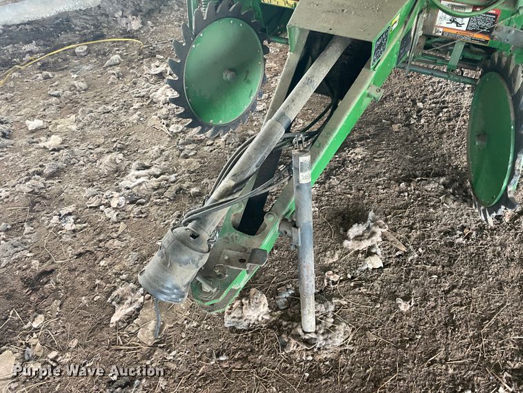 image for item IR9528 John Deere 457  round baler