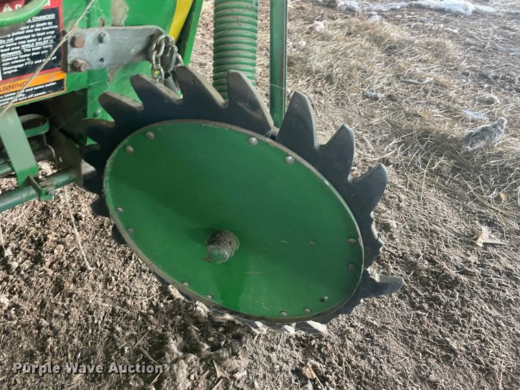 image for item IR9528 John Deere 457  round baler