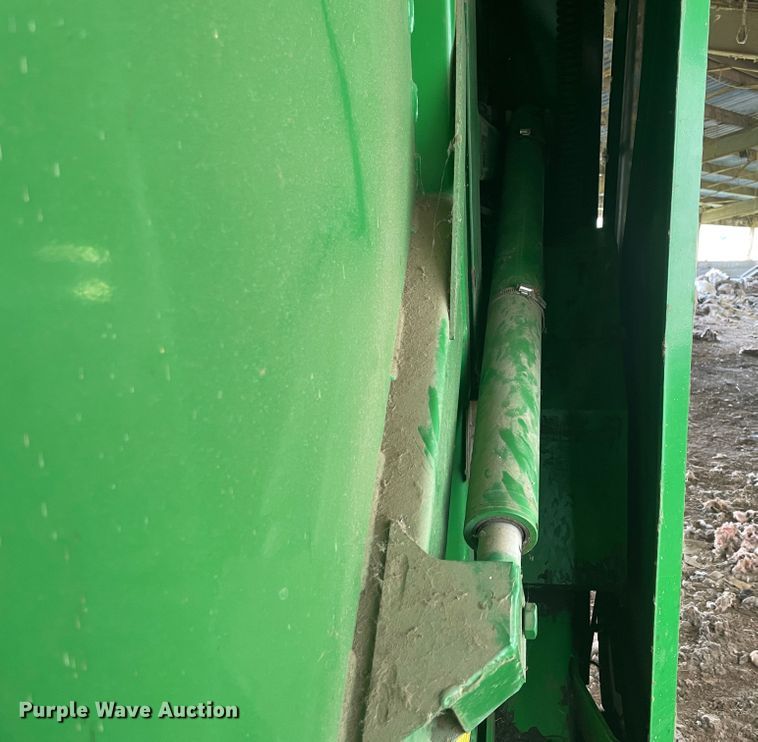 image for item IR9528 John Deere 457  round baler