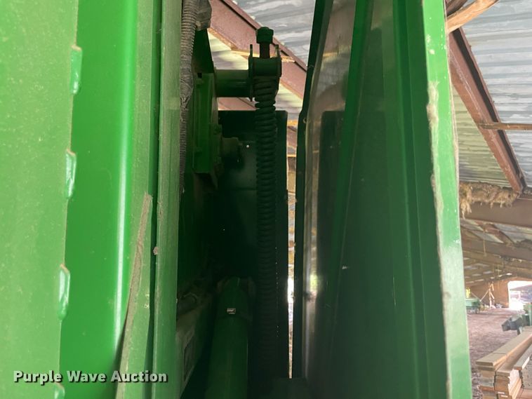 image for item IR9528 John Deere 457  round baler