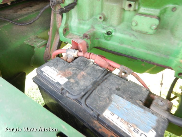 image for item IW9914 1998 John Deere 4890  windrower