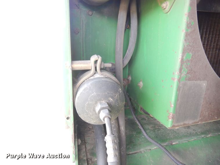 image for item IW9914 1998 John Deere 4890  windrower