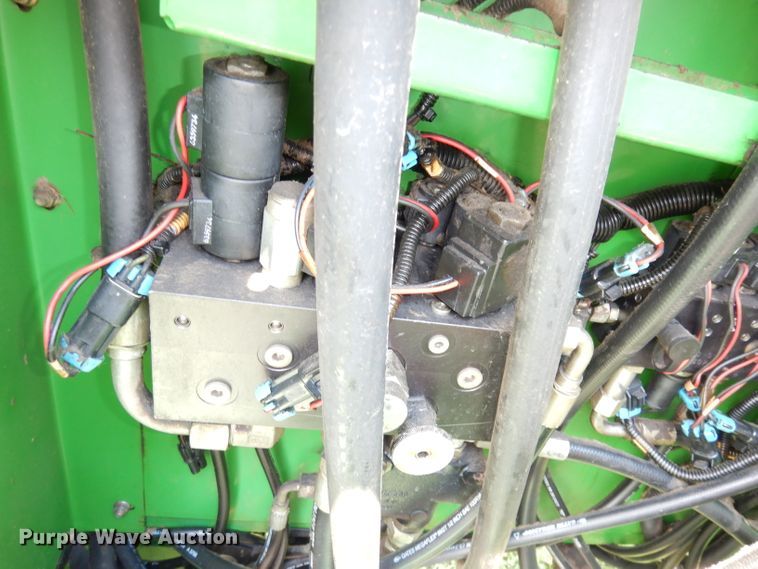 image for item IW9914 1998 John Deere 4890  windrower